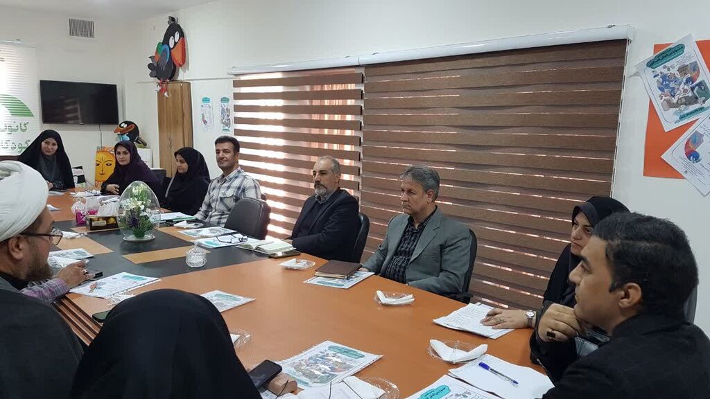 نشست توجیهی و هم‌افزایی جشنواره بیست‌و هفتم قصه‌گویی در کانون کرمانشاه