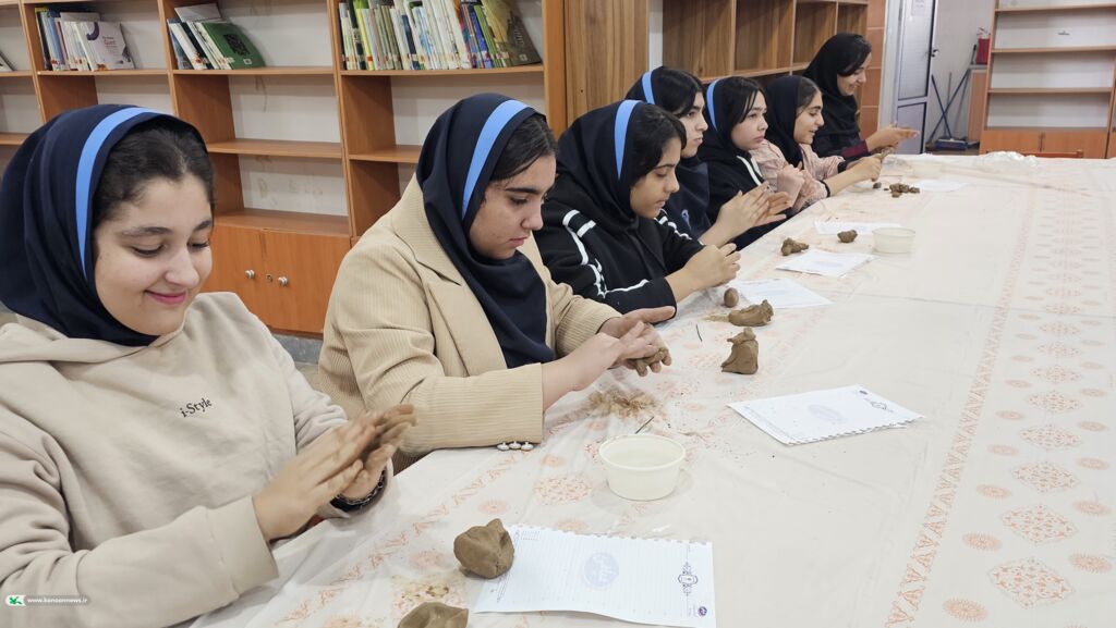برگزاری کارگاه مهارتی سفال برای دانشآموزان در کانون پرورش فکری کهگیلویه و بویراحمد