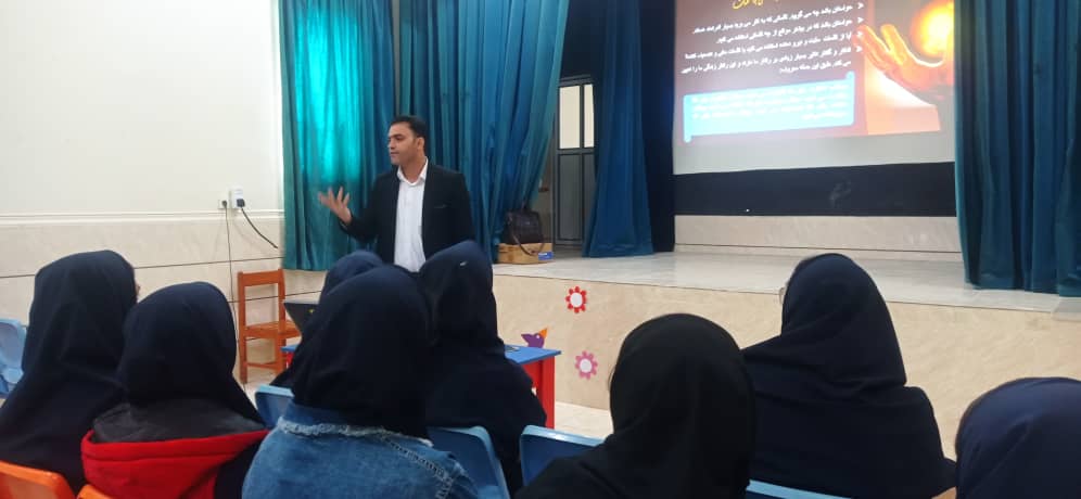 برگزاری کارگاه آموزشی «افزایش اعتماد به نفس در نوجوانان» در کانون باغملک