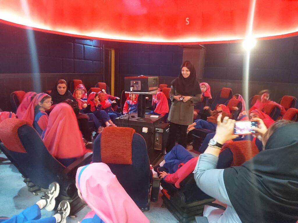 ویژهبرنامهی روز جهانی علم در مرکز مجتمع کانون کرج