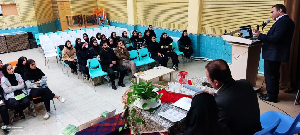 نقد و بررسی کتاب «عشق و رنج و بلوط» در کانون پرورش فکری کودکان و نوجوانان کردستان