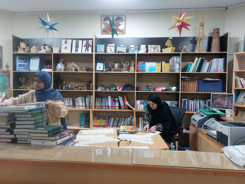 روند بارکدگذاری کتابها در مراکز کانون سمنان؛ گامی نو در ساماندهی و مدیریت دقیق منابع کتابخانهای