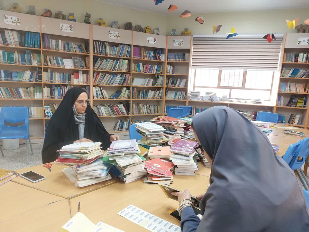 روند بارکدگذاری کتاب‌ها در مراکز کانون سمنان؛ گامی نو در ساماندهی و مدیریت دقیق منابع کتابخانه‌ای