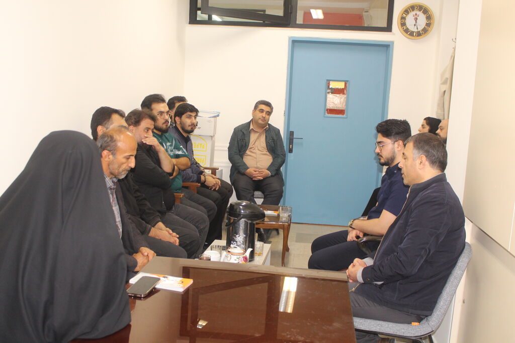 بازدید مدیرکل کانون پرورش فکری آذربایجان شرقی از مرکز شماره ۴ کانون زبان تبریز«ولیعصر» و نشست صمیمی با مدرسان