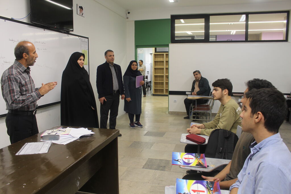 بازدید مدیرکل کانون پرورش فکری آذربایجان شرقی از مرکز شماره ۴ کانون زبان تبریز«ولیعصر» و نشست صمیمی با مدرسان