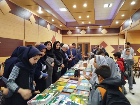 گزارش تصویری برپایی نمایشگاه کتاب در شهر مرزی باجگیران