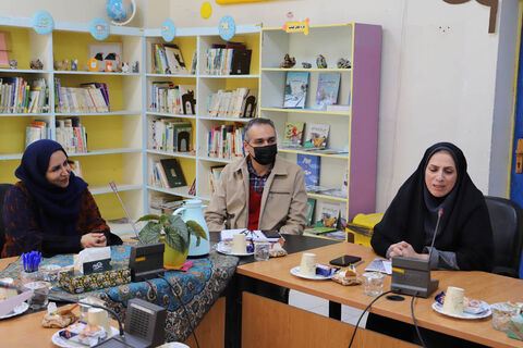 نشست ادبی «بررسی ویژگی‌های شعر کودک» در کانون اردبیل