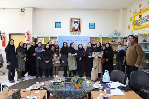 نشست ادبی «بررسی ویژگی‌های شعر کودک» در کانون اردبیل