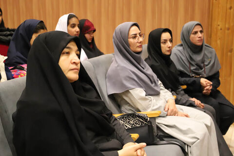 نشست ادبی «دو پنجره» با حضور طیبه شامانی در کانون استان اردبیل برگزار شد