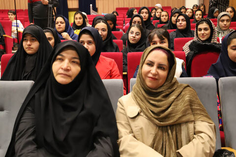 نشست ادبی «دو پنجره» با حضور طیبه شامانی در کانون استان اردبیل برگزار شد