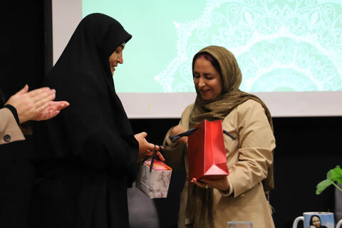 نشست ادبی «دو پنجره» با حضور طیبه شامانی در کانون استان اردبیل برگزار شد