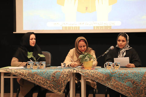 نشست ادبی «دو پنجره» با حضور طیبه شامانی در کانون استان اردبیل برگزار شد