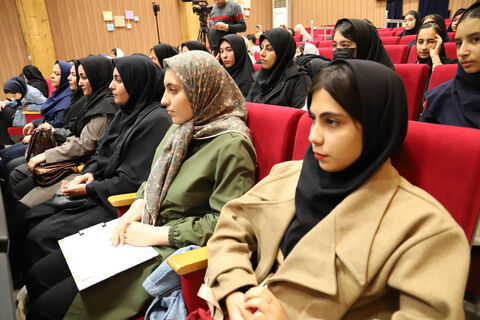 نشست ادبی «دو پنجره» با حضور طیبه شامانی در کانون استان اردبیل برگزار شد