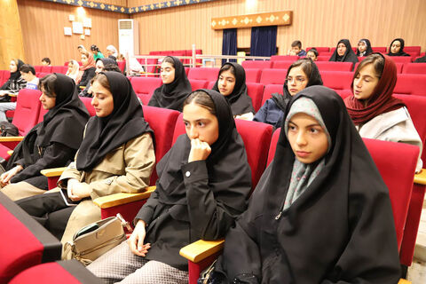 نشست ادبی «دو پنجره» با حضور طیبه شامانی در کانون استان اردبیل برگزار شد