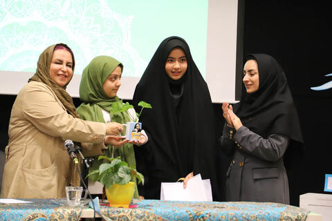 نشست ادبی «دو پنجره» با حضور طیبه شامانی در کانون استان اردبیل برگزار شد