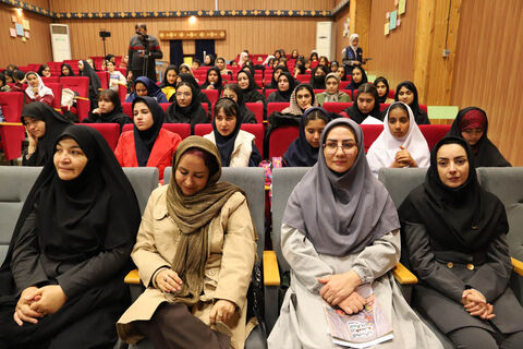 نشست ادبی «دو پنجره» با حضور طیبه شامانی در کانون استان اردبیل برگزار شد