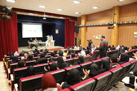 نشست ادبی «دو پنجره» با حضور طیبه شامانی در کانون استان اردبیل برگزار شد