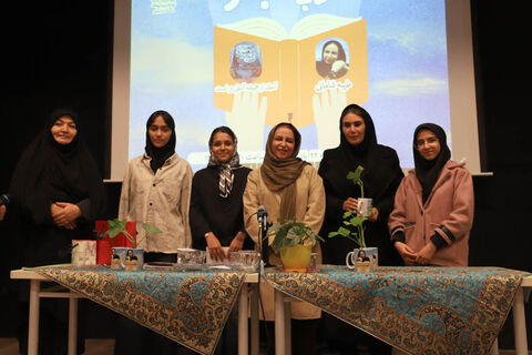 نشست ادبی «دو پنجره» با حضور طیبه شامانی در کانون استان اردبیل برگزار شد