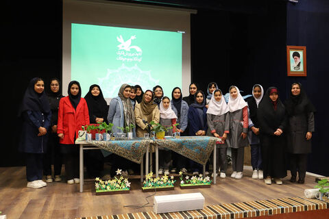 نشست ادبی «دو پنجره» با حضور طیبه شامانی در کانون استان اردبیل برگزار شد