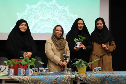 نشست ادبی «دو پنجره» با حضور طیبه شامانی در کانون استان اردبیل برگزار شد