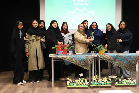 نشست ادبی «دو پنجره» با حضور طیبه شامانی در کانون استان اردبیل برگزار شد