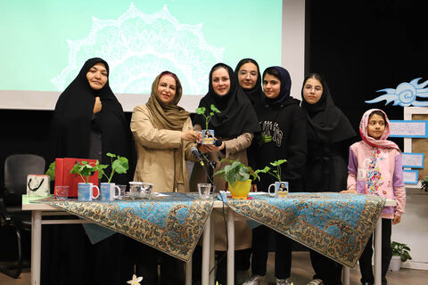 نشست ادبی «دو پنجره» با حضور طیبه شامانی در کانون استان اردبیل برگزار شد