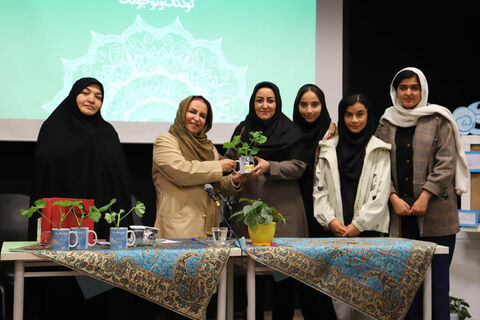 نشست ادبی «دو پنجره» با حضور طیبه شامانی در کانون استان اردبیل برگزار شد