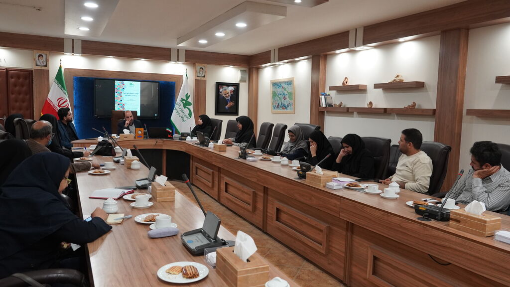 نشست آموزشی «کودکان و نوجوانان واقعه عاشورا و ارتباط آن با وقایع امروز» با حضور محمدرضا سنگری