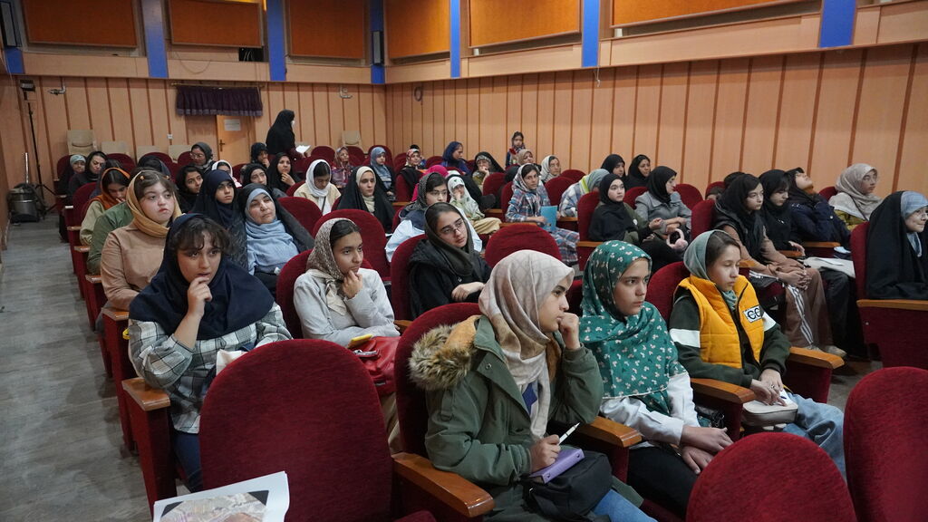 برگزاری نشست ادبی «صد دانه یاقوت» همزمان با هفته کتاب