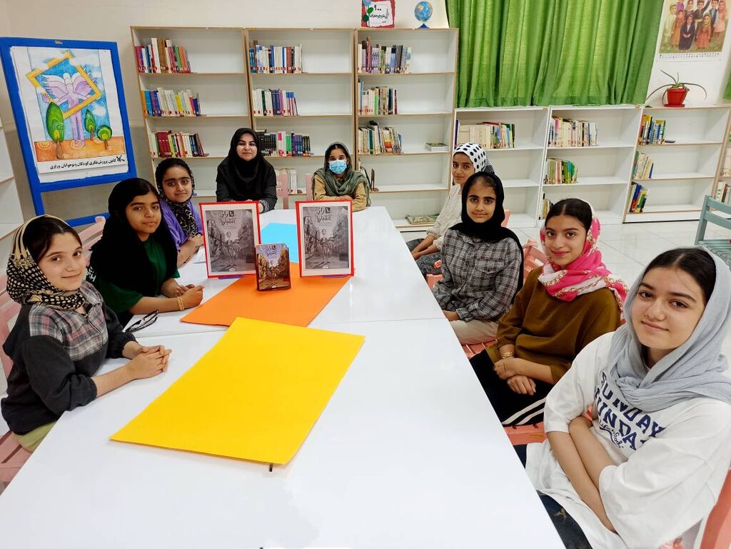 پنجمین نشست استانی «دو پنجره» با نقد کتاب «۱۰ راز آشواریا» برگزار شد