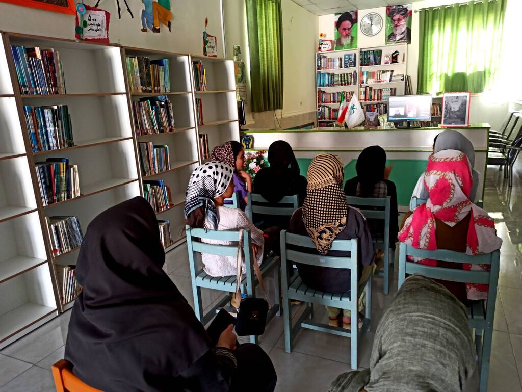 پنجمین نشست استانی «دو پنجره» با نقد کتاب «۱۰ راز آشواریا» برگزار شد