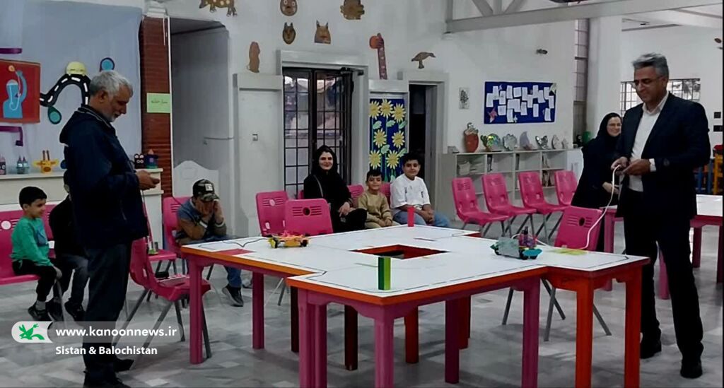 برگزاری مسابقه رباتیک به مناسبت هفته کتاب و کتابخوانی در مرکز فرهنگیهنری مجتمع زاهدان(سیستان و بلوچستان)