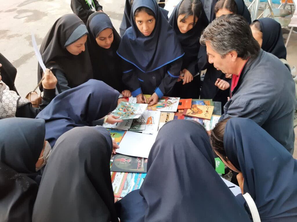 کانون پرورش فکری کودکان و نوجوانان استان البرز به پیشواز هفته کتاب و کتابخوانی رفت