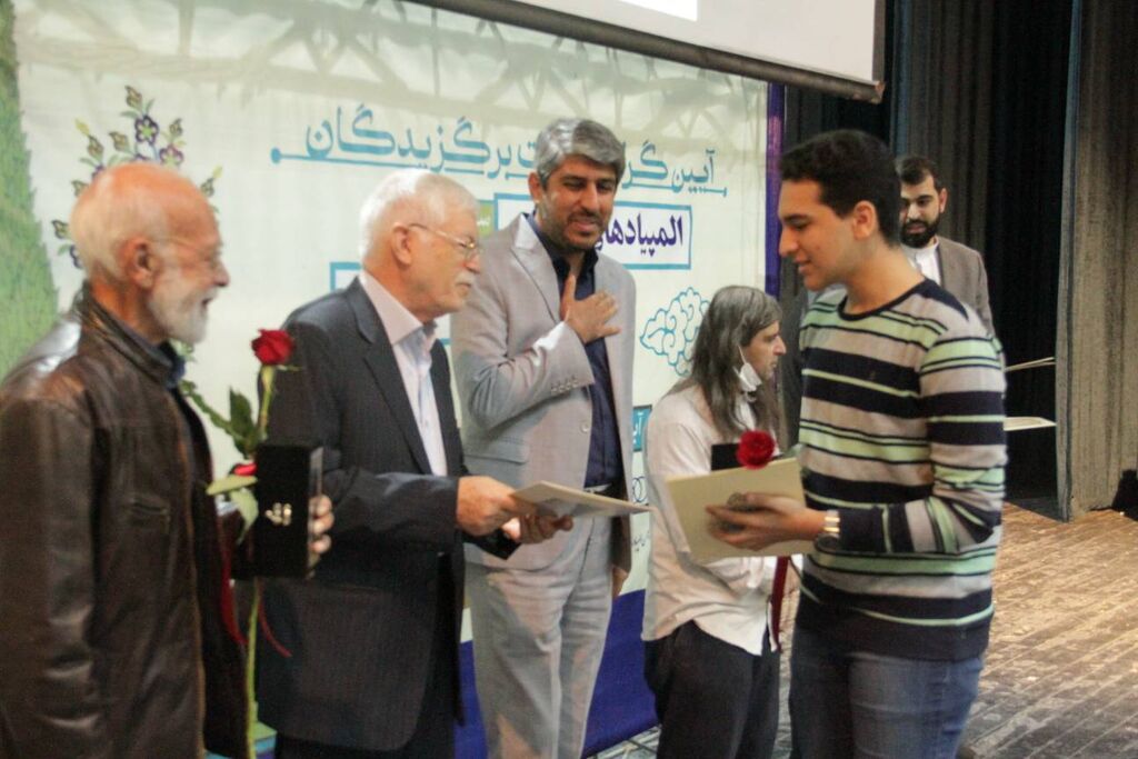 حضور مدیرکل کانون فارس در مراسم تجلیل از نخبگان علمی فارس