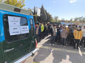 روزی که کتابخانه سیار کانون، امید را به کلاس‌های دبستان آورد
