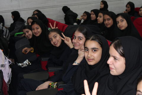 رونمایی «آسمان به فکر صلح» غلامرضا بکتاش در کانون همدان