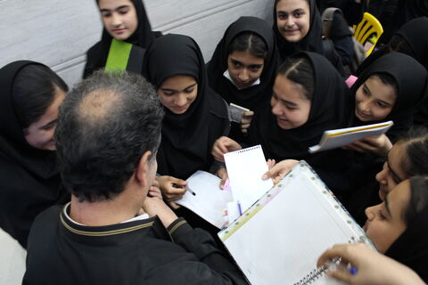 رونمایی «آسمان به فکر صلح» غلامرضا بکتاش در کانون همدان