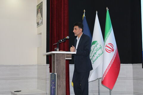 رونمایی «آسمان به فکر صلح» غلامرضا بکتاش در کانون همدان