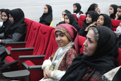 رونمایی «آسمان به فکر صلح» غلامرضا بکتاش در کانون همدان