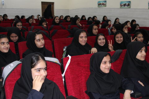 رونمایی «آسمان به فکر صلح» غلامرضا بکتاش در کانون همدان