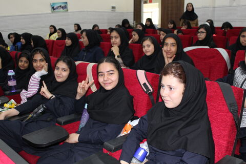 رونمایی «آسمان به فکر صلح» غلامرضا بکتاش در کانون همدان