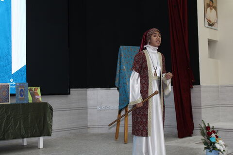 رونمایی «آسمان به فکر صلح» غلامرضا بکتاش در کانون همدان