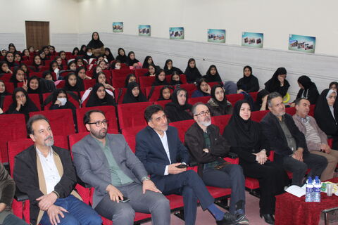 رونمایی «آسمان به فکر صلح» غلامرضا بکتاش در کانون همدان