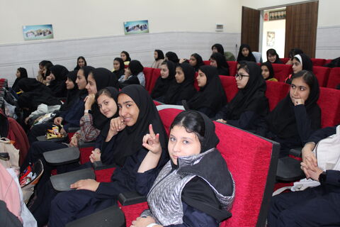 رونمایی «آسمان به فکر صلح» غلامرضا بکتاش در کانون همدان