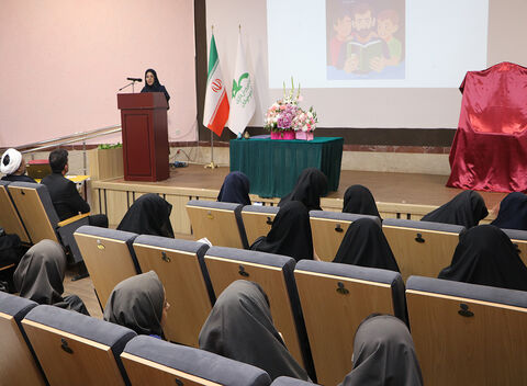 آیین‌رونمایی از شش عنوان کتاب دفاع مقدس در کانون رشت