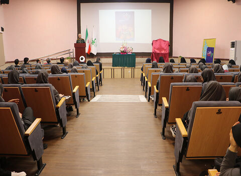 آیین‌رونمایی از شش عنوان کتاب دفاع مقدس در کانون رشت