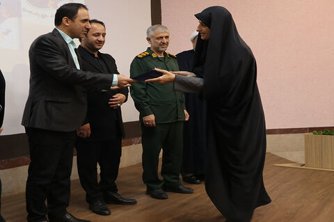 آیین‌رونمایی از شش عنوان کتاب دفاع مقدس در کانون رشت