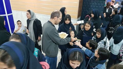 کرمانشاه.  اعضای کتابخوان