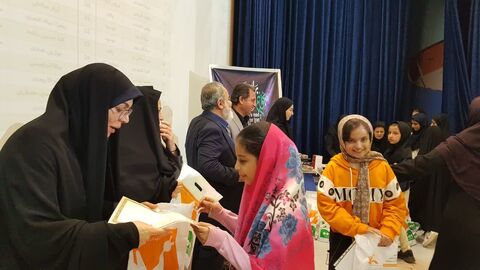 کرمانشاه.  اعضای کتابخوان