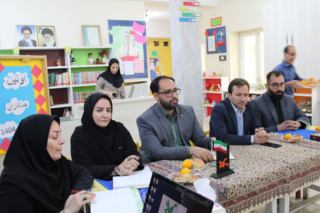نشست مدیرکل کانون پرورش فکری همدان با مربیان حوزه 2 در مرکز شماره 2 ملایر